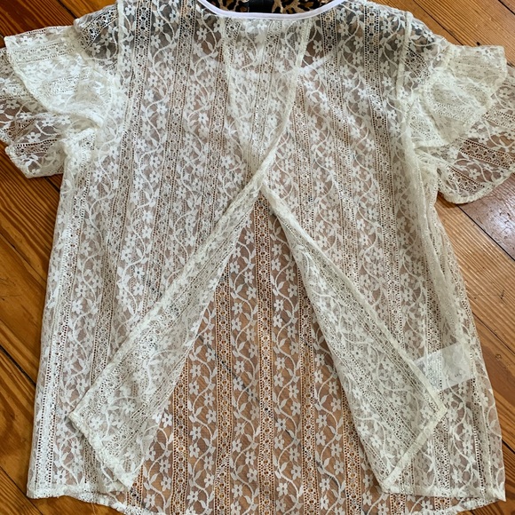 NWOT BCBGeneration Lace Top With Ruffle Sleeve Size XS - Picture 7 of 11